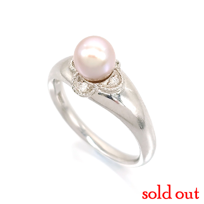 フリル襟デザインのパールリング