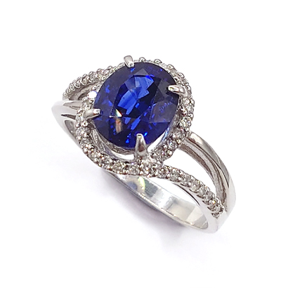 ロイヤルブルーサファイヤのモダンリング
