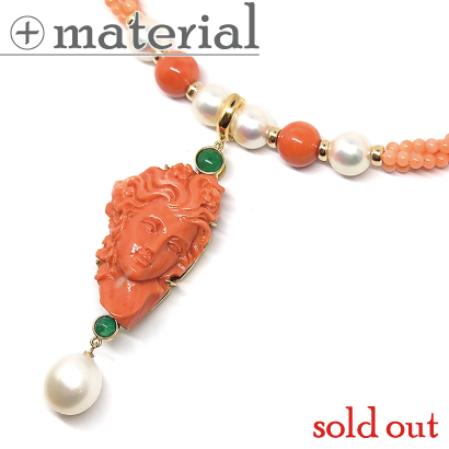 カラーコントラストが美しい珊瑚ネックレス