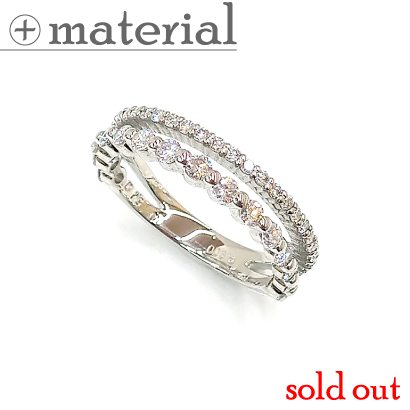 重ね付けに見えるピンキーリング