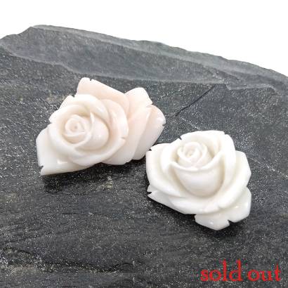 バラ珊瑚のシンプルブローチ