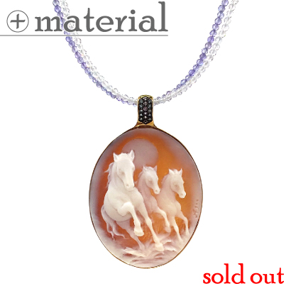 疾走感が印象的な馬カメオネックレス