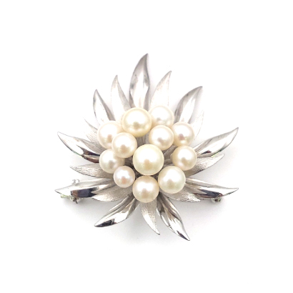 たっぷりのアコヤパールのボリュームブローチ