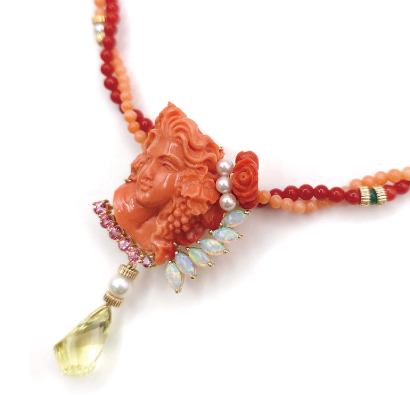 美人珊瑚の華やかネックレス