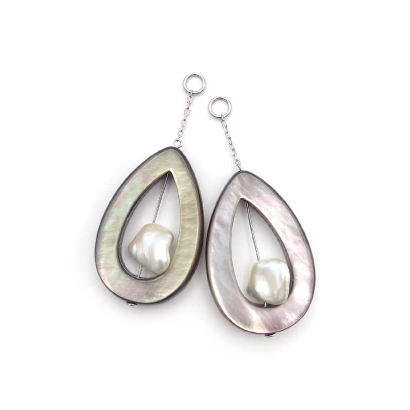 虹色に輝くボリューム&ユニークチャーム