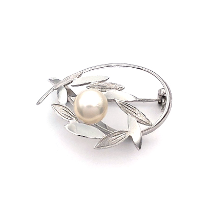 月桂冠のようなパールブローチ