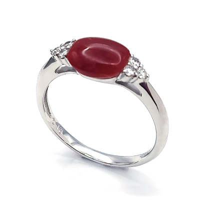 シンプル故に際立つ血赤カラー！